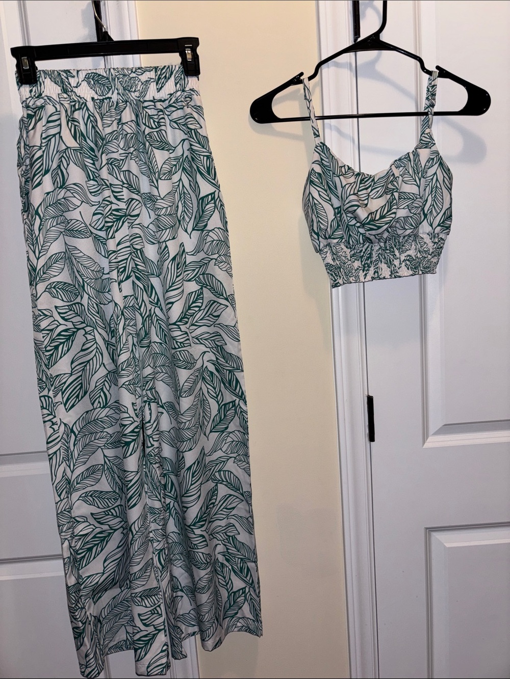 Women's White & Green Leaf Print Wide-Leg pants set